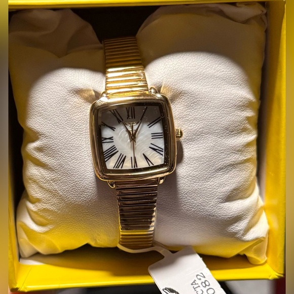 ⌚️New! Invicta Women’s 28mm Gold Tone Watch - Picture 4 of 8